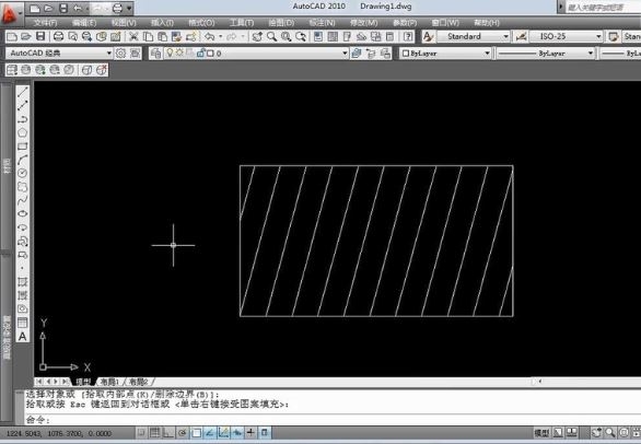 CAD软件如何填充斜线(cad软件如何填充斜线图案)